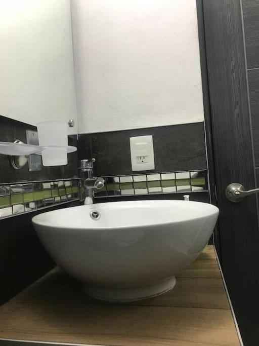 Lui Confortable Moderna Con Bano Privado Appartement Mexico-stad